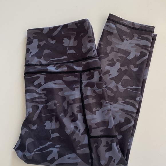 Zyia Active Compression Capri Camo Metallic Leggings - Picture 3 of 4
